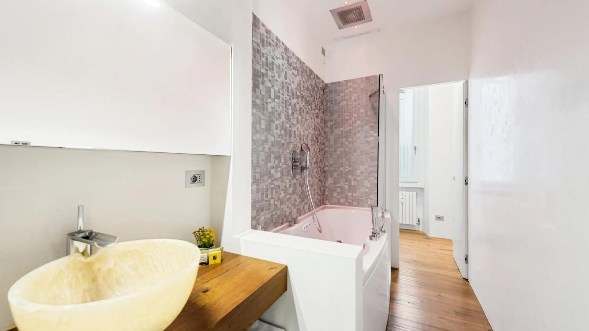 Idromassaggio Brera - 5 Min Duomo Apartment Milan